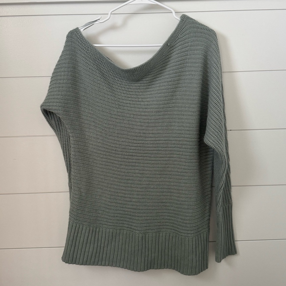 Embossed Juniors Elegant Green Off-Shoulder Women's Sweater, Women’s L